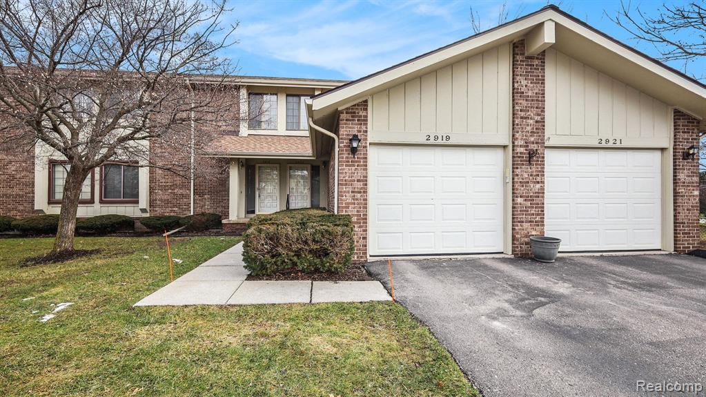 2919 Country Club Drive Rochester Hills, MI 48309 - Photo 1 of 23