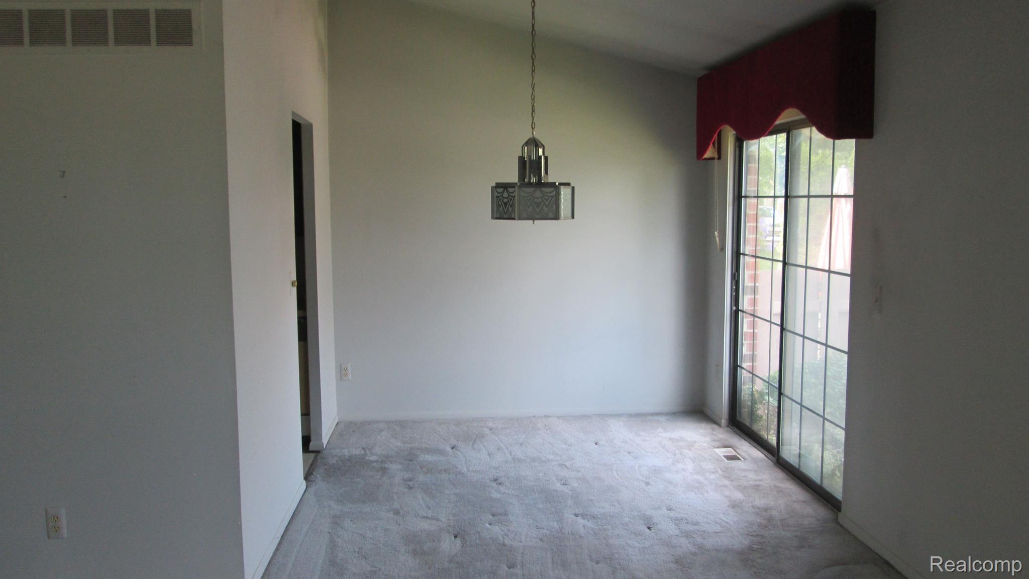 867 Lafayette Court Rochester, MI 48307 - Photo 6 of 17 Gallery Image 6