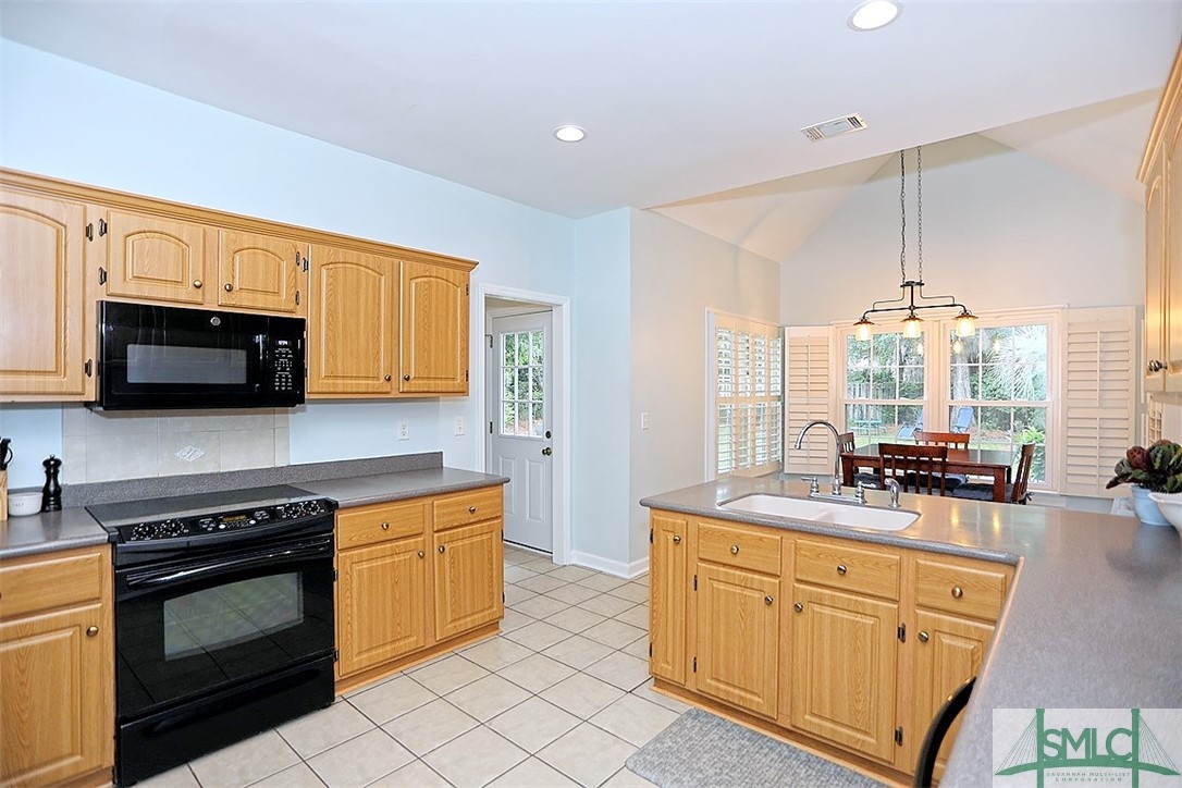 311 Gloucester Road Savannah, GA 31410 - Photo 18 of 50