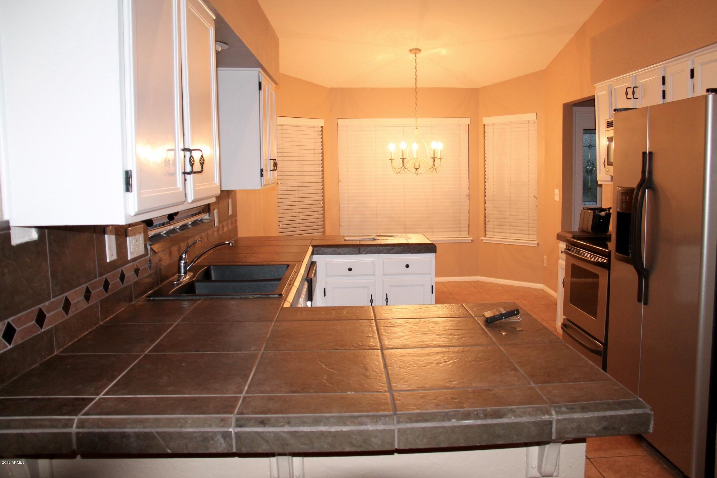 1912 East Hearn Road Phoenix, AZ 85022 - Photo 8 of 19 image