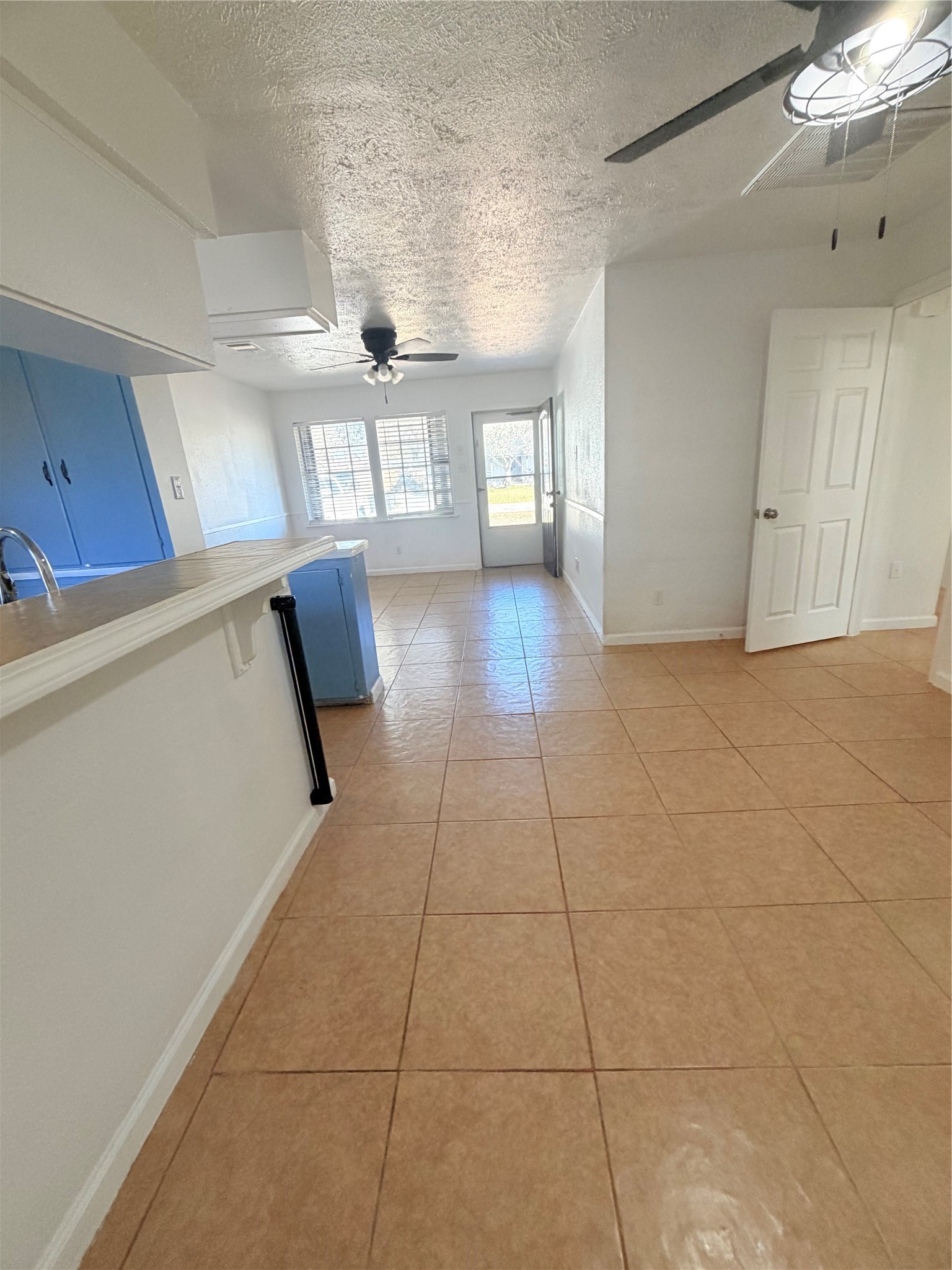 207 Inwood Lane Highlands, TX 77562 - Photo 10 of 20 a view of an empty room and window