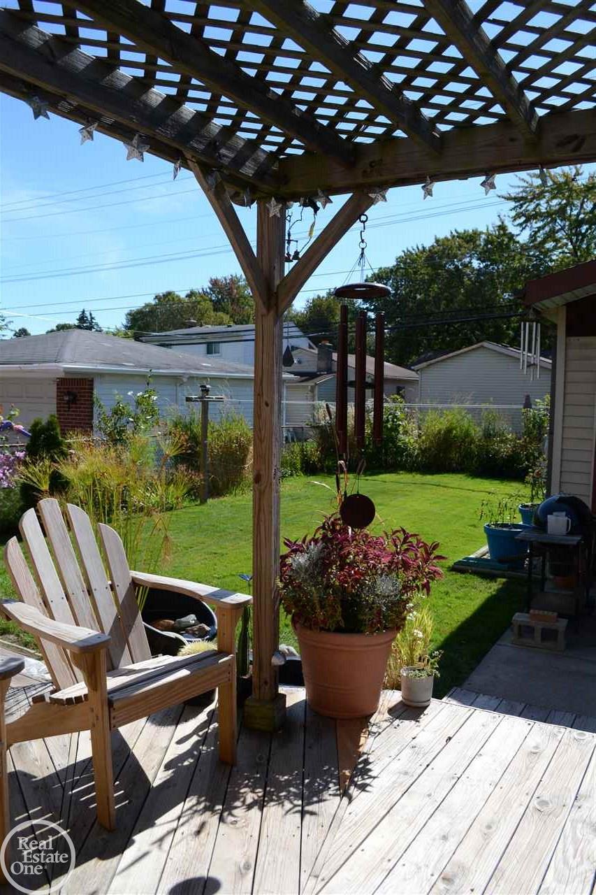 18316 Spring Court South Fraser, MI 48026 - Photo 24 of 29