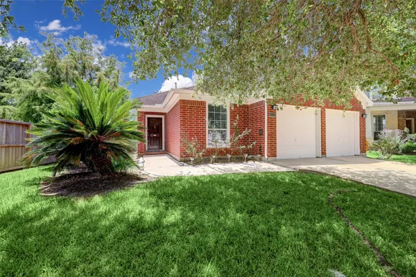 $2,300 | 2116 Breezeway Lane, Pearland, TX 77584