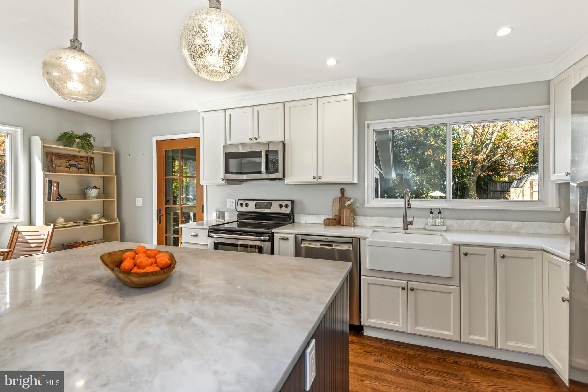 10 Goodrich Road Annapolis, MD 21401 - Photo 8 of 38 Door leads to screened porch & patio