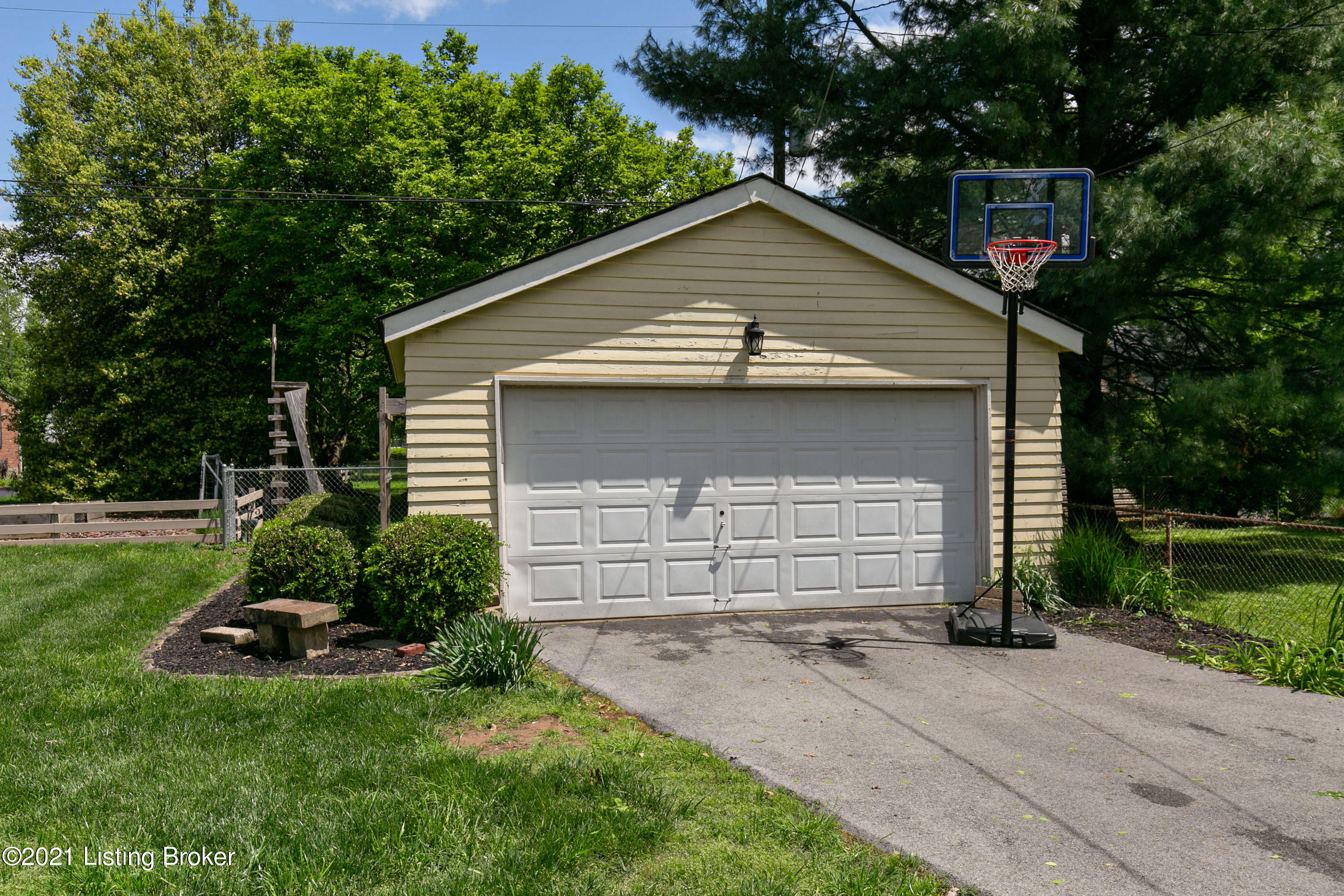209 Sage Road Louisville, KY 40207 - Photo 12 of 34 _REP4827