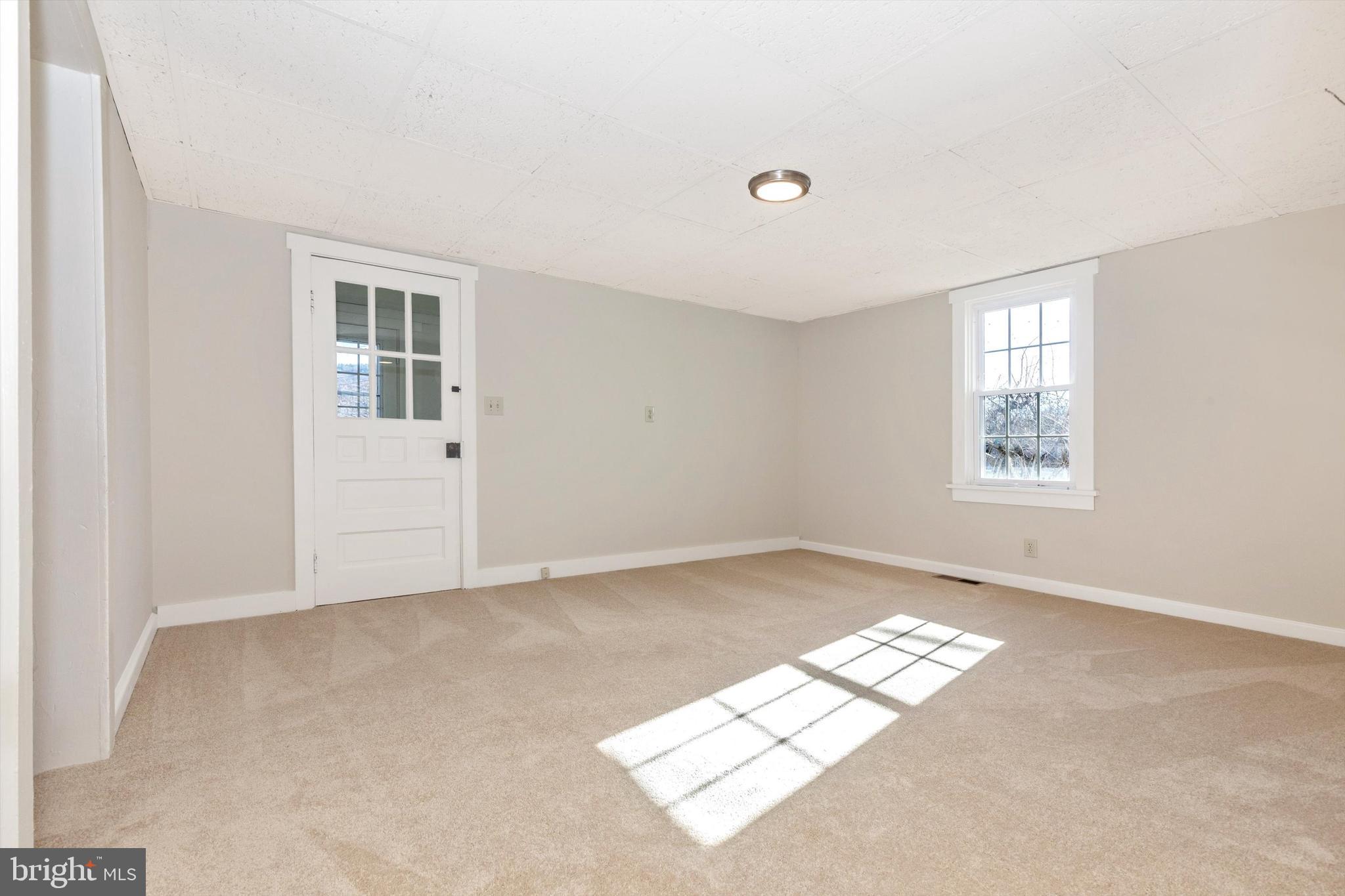 20710 Netz Road Boonsboro, MD 21713 - Photo 6 of 27 Dining Area or Extra Living Space w/ New Carpet!