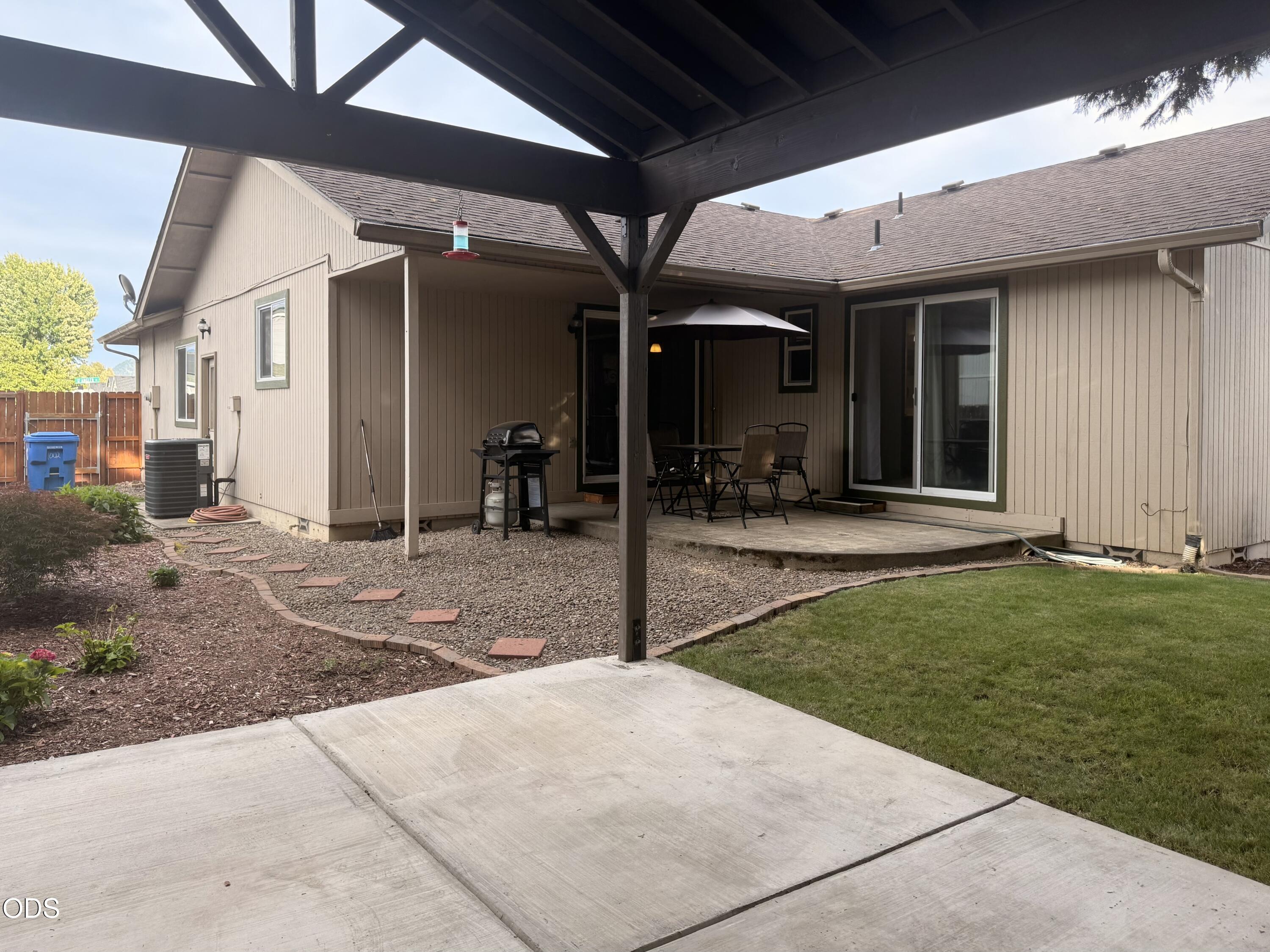 1002 Angler Lane Grants Pass, OR 97527 - Photo 17 of 23