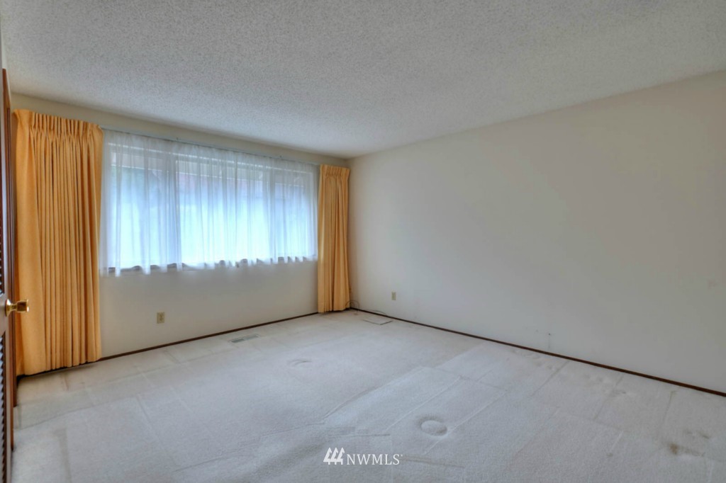 14313 Southeast 163rd Street Renton, WA 98058 - Photo 11 of 24 Gallery Image 11