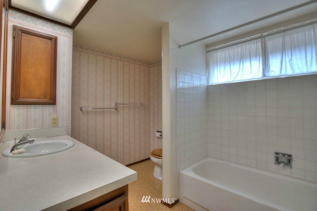 14313 Southeast 163rd Street Renton, WA 98058 - Photo 13 of 24 Gallery Image 13