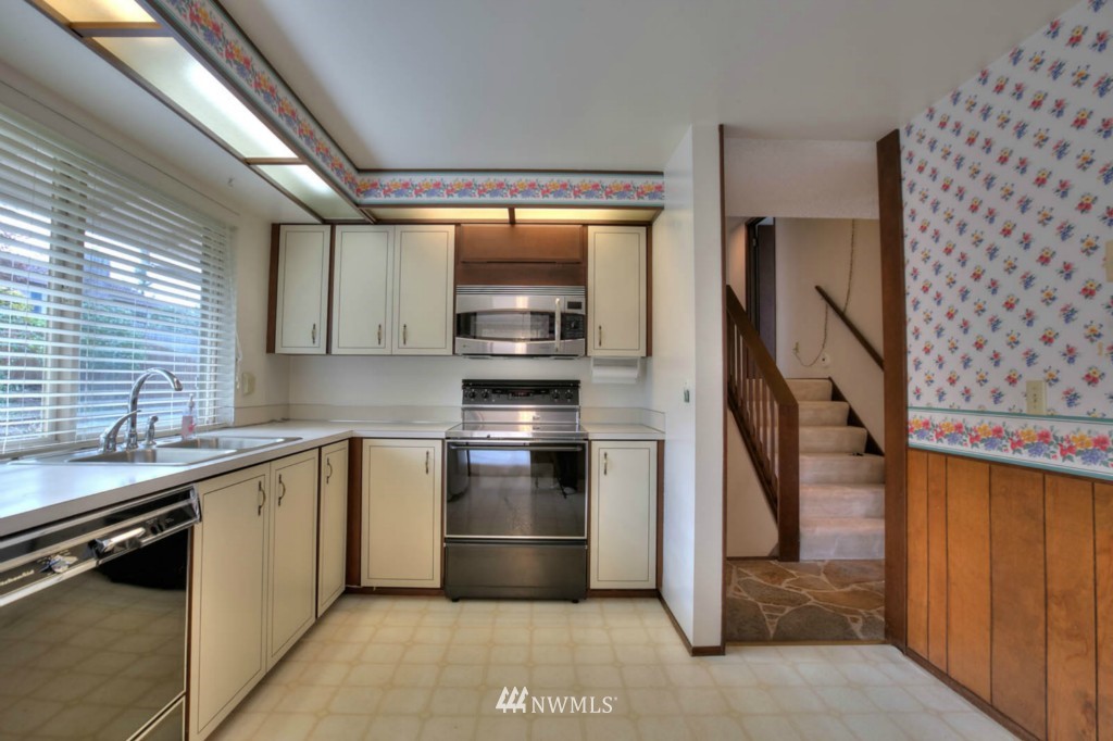 14313 Southeast 163rd Street Renton, WA 98058 - Photo 6 of 24 Gallery Image 6