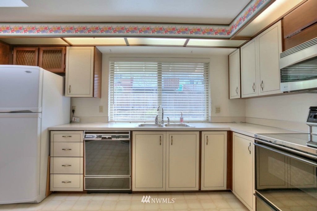 14313 Southeast 163rd Street Renton, WA 98058 - Photo 7 of 24 Gallery Image 7
