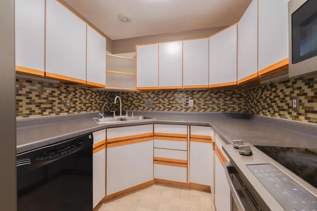 $349,900 | 2357A Quail Hollow Court, Unit D, Delafield, WI 53018