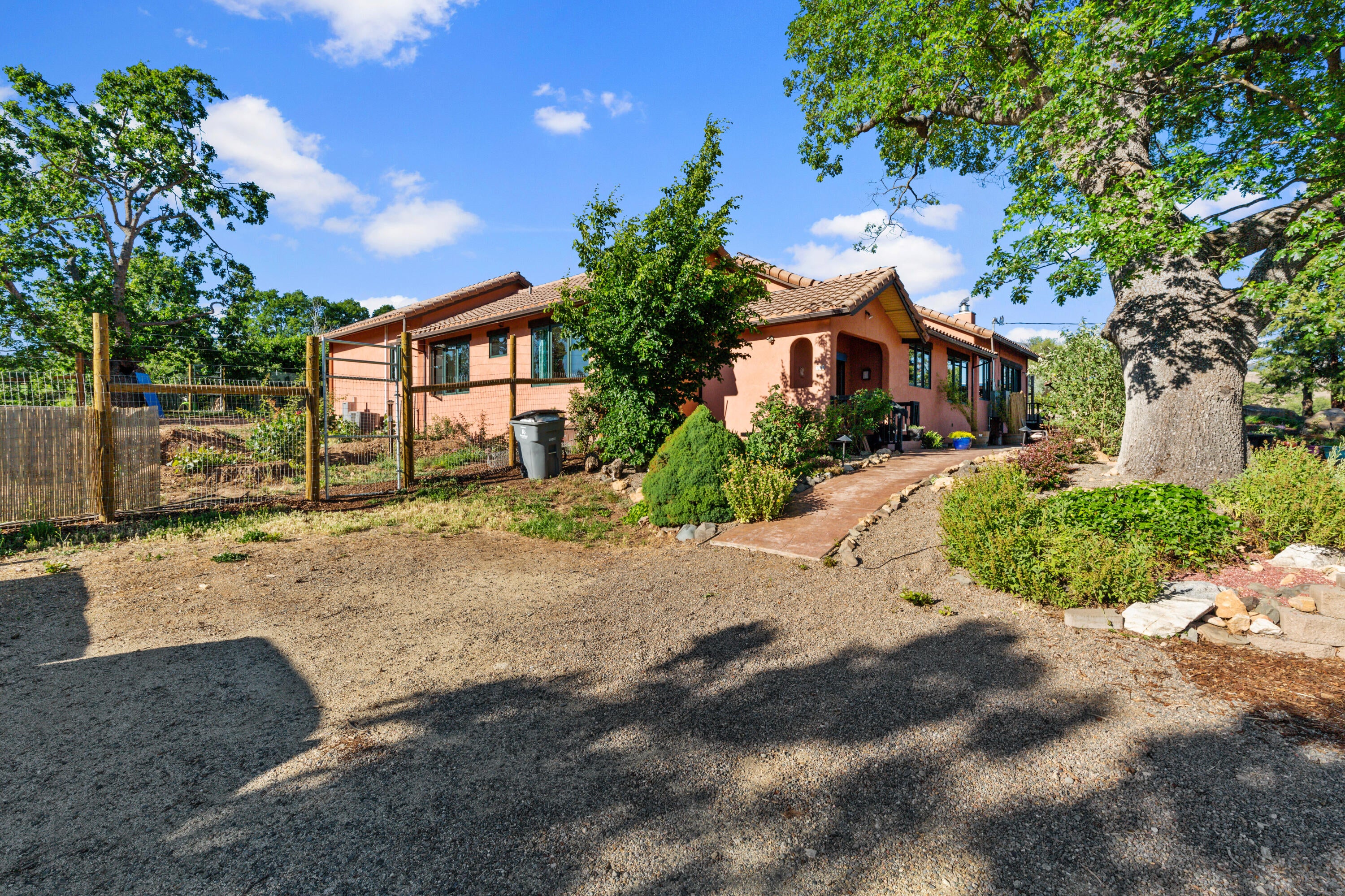 551 Wilson Road Ashland, OR 97520 - Photo 8 of 64 _AP_0871
