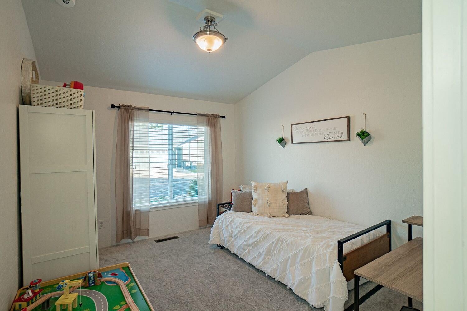 313 Live Oak Loop Central Point, OR 97502 - Photo 17 of 27 100
