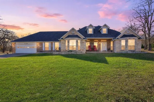 $700,000 | 111 Lone Star Drive, Gainesville, TX 76240