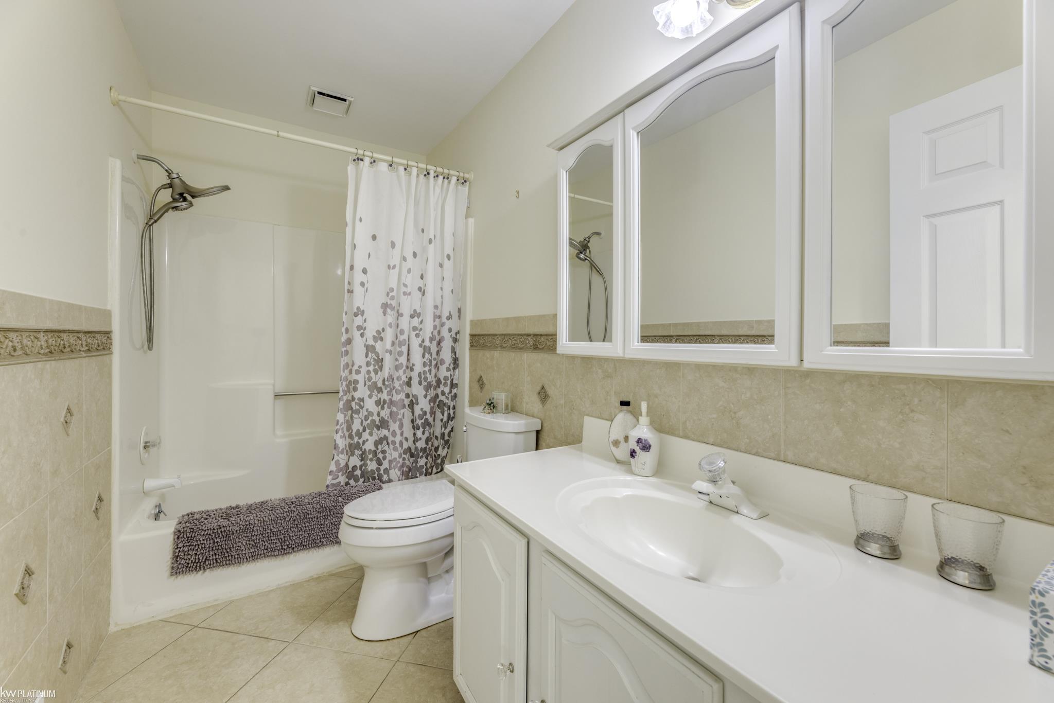 2857 Riverside Drive Port Huron, MI 48060 - Photo 18 of 31 50182198-1bd0e52d-965c-4ecb-b599-974fbb98f5f9.JPG