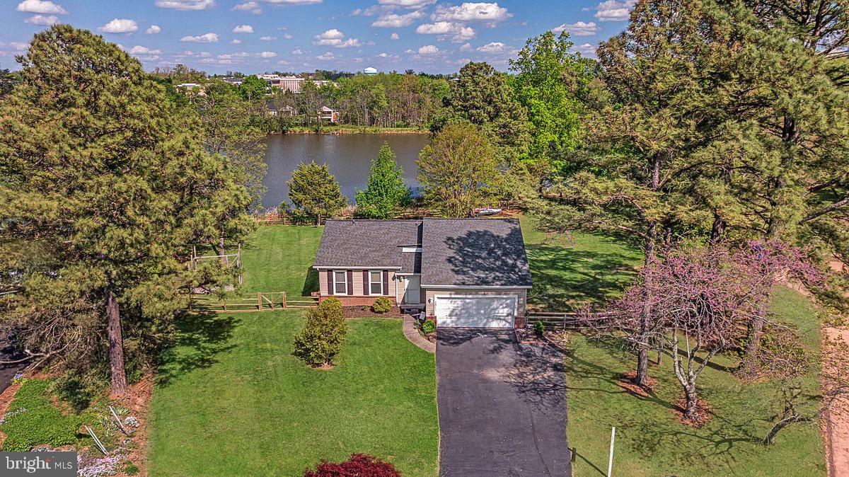 7821 Ontario Road Gainesville, VA 20155 - Photo 2 of 54