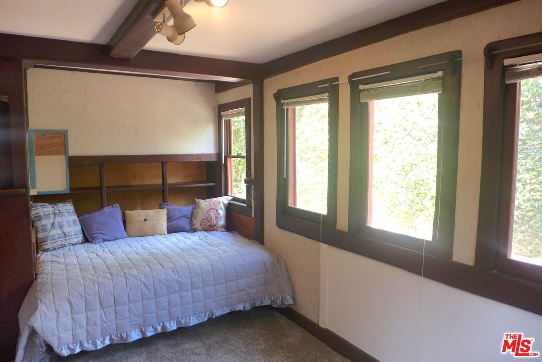 3124 Veteran Avenue Los Angeles, CA 90034 - Photo 21 of 23 a bedroom with a bed and window