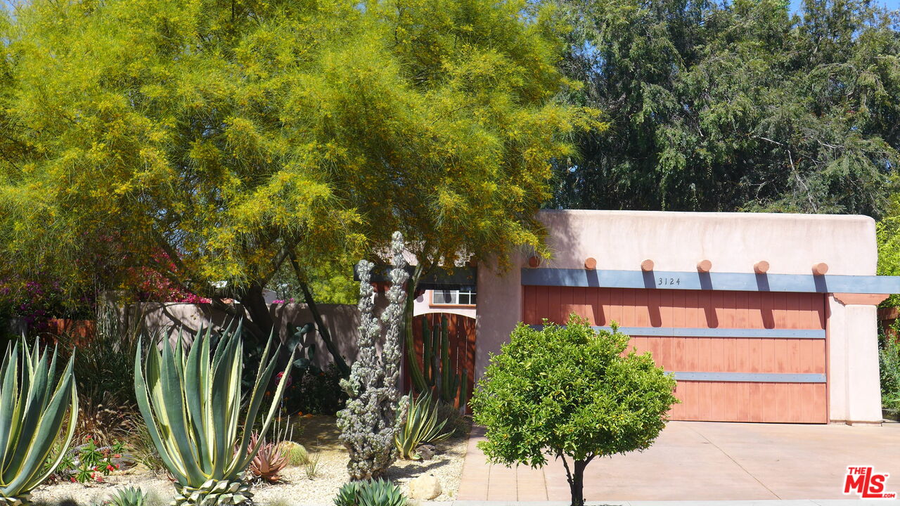 3124 Veteran Avenue Los Angeles, CA 90034 - Photo 4 of 23 a view of a garden