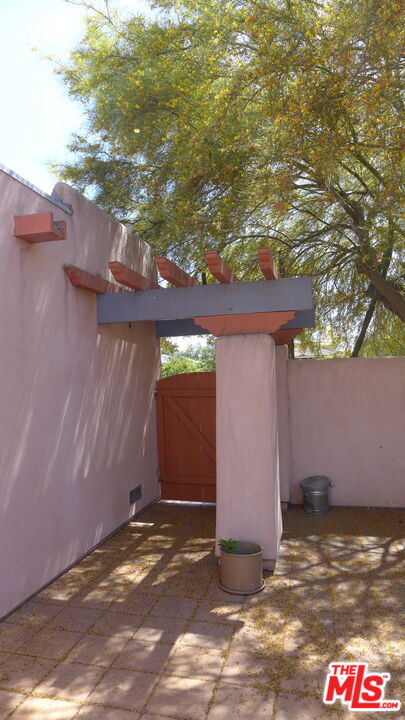 3124 Veteran Avenue Los Angeles, CA 90034 - Photo 7 of 23 a view of a garage
