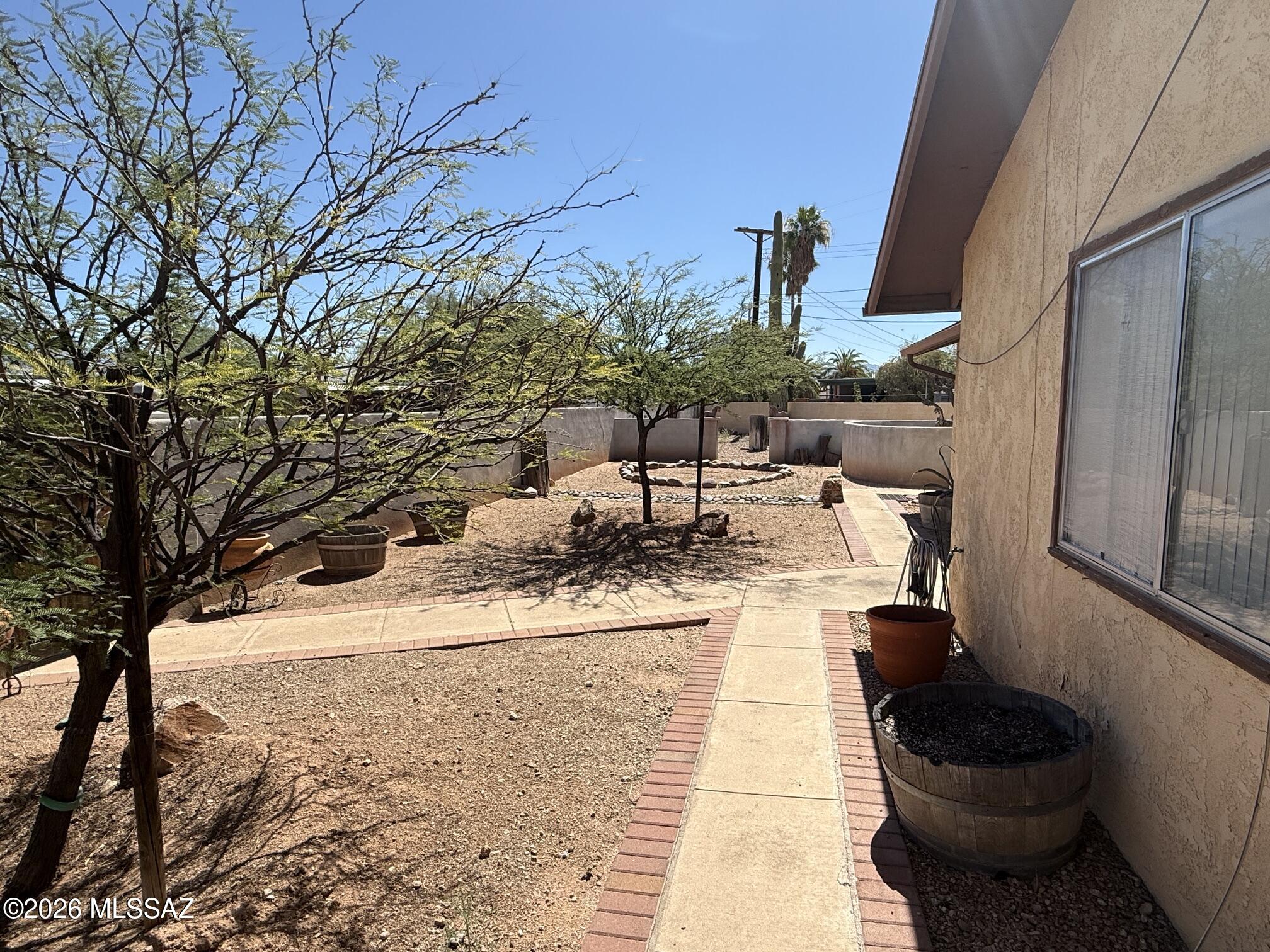 4086 East Montecito Street Tucson, AZ 85711 - Photo 11 of 49 IMG_4659