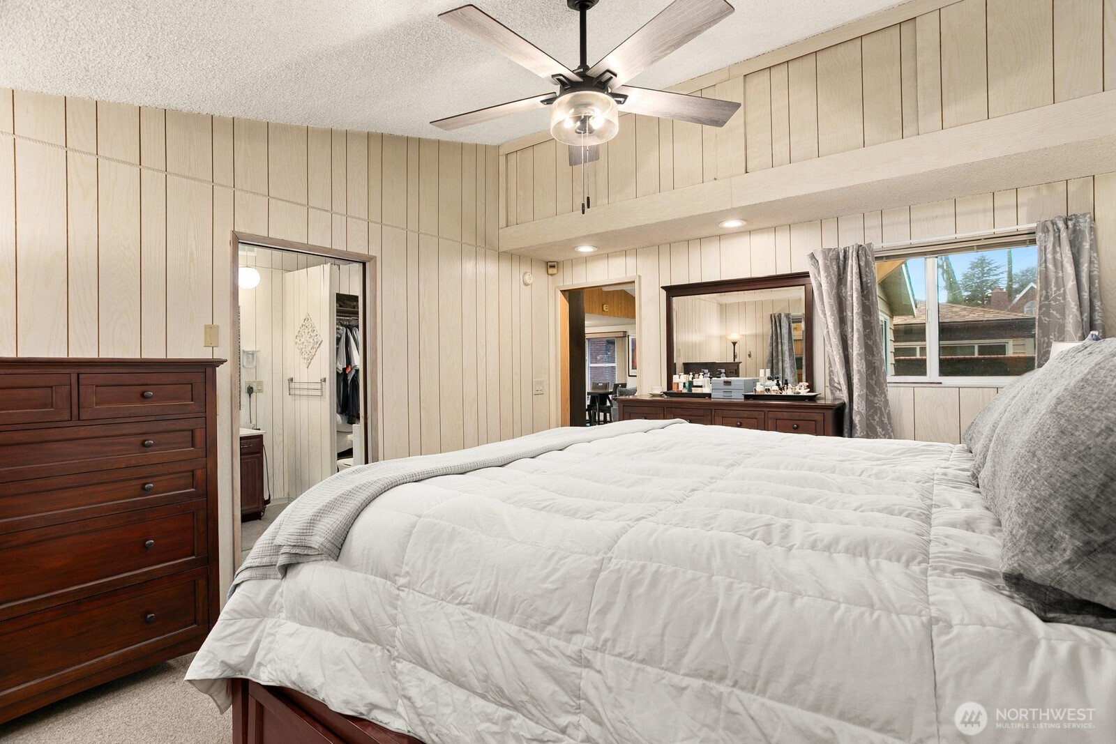 3542 43rd Avenue West Seattle, WA 98199 - Photo 12 of 39 a large white bed in a hotel room