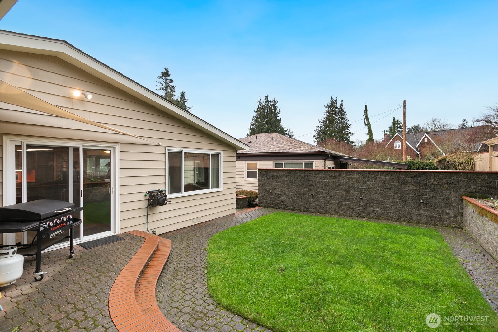 3542 43rd Avenue West Seattle, WA 98199 - Photo 29 of 39 a front view of a house with garden