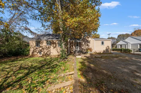 a view of house with a yard