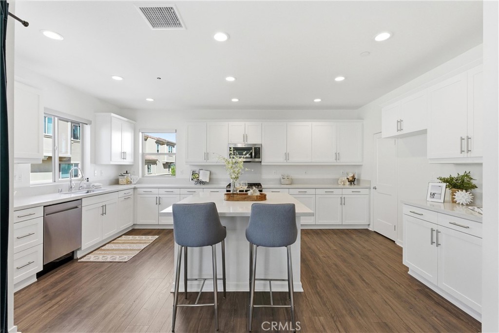 600 Shadowbrook Lake Forest, CA 92610 - Photo 10 of 50