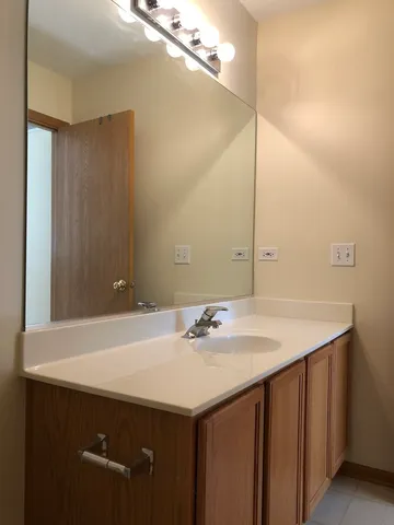 $2,600 | 1860 Fescue Drive, Aurora, IL 60504