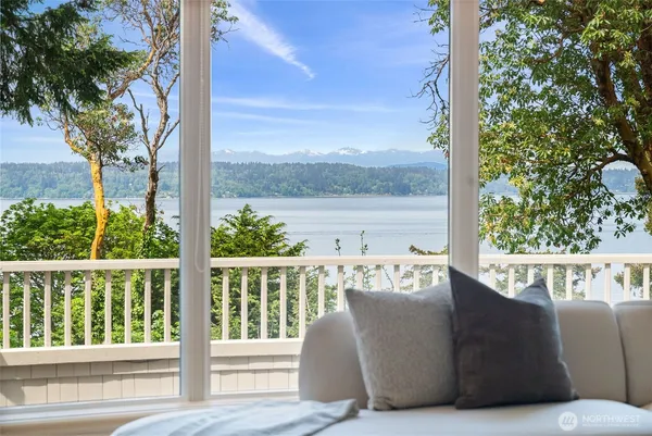 $2,100,000 | 15889 25th Avenue Southwest, Burien, WA 98166