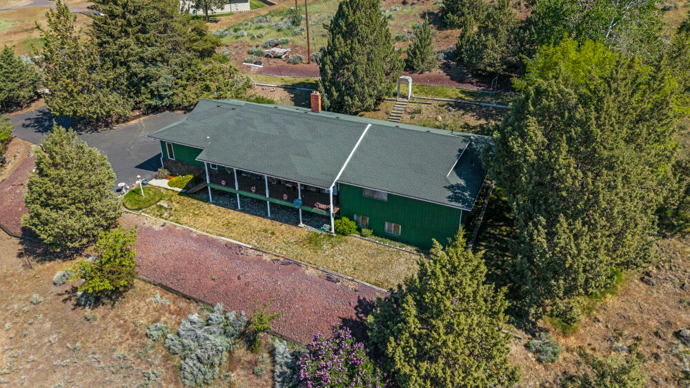 11445 Hill Road Klamath Falls, OR 97603 - Photo 2 of 51 002