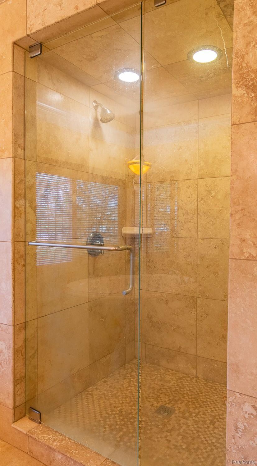 219 Barrington Road Bloomfield Hills, MI 48302 - Photo 20 of 30 Main bath Euro shower