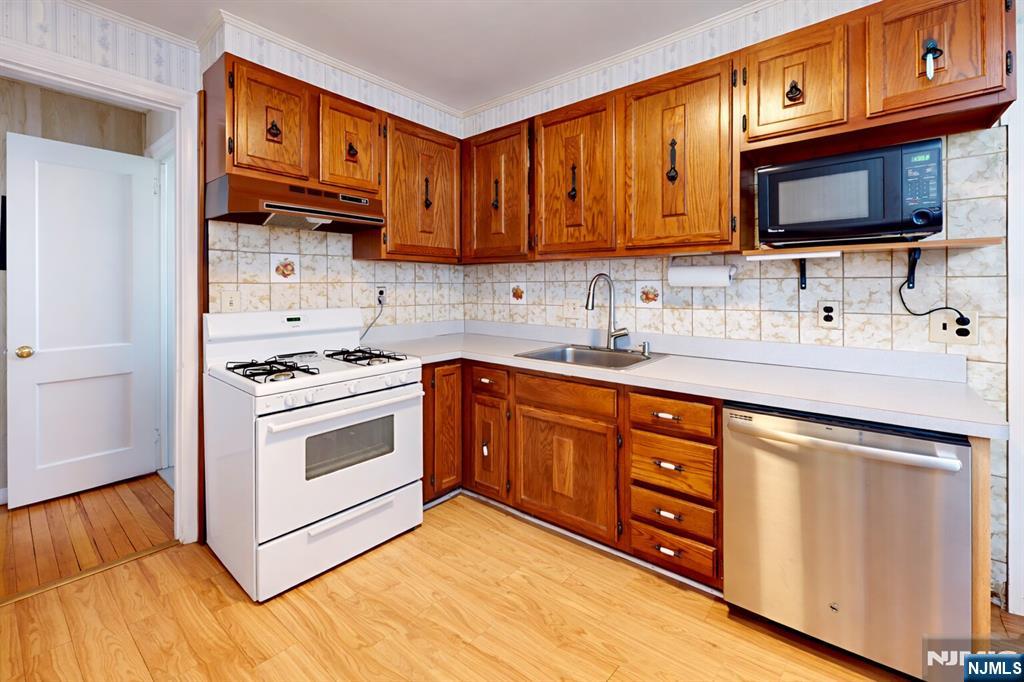 16 Tooker Avenue Springfield, NJ 07081 - Photo 7 of 9