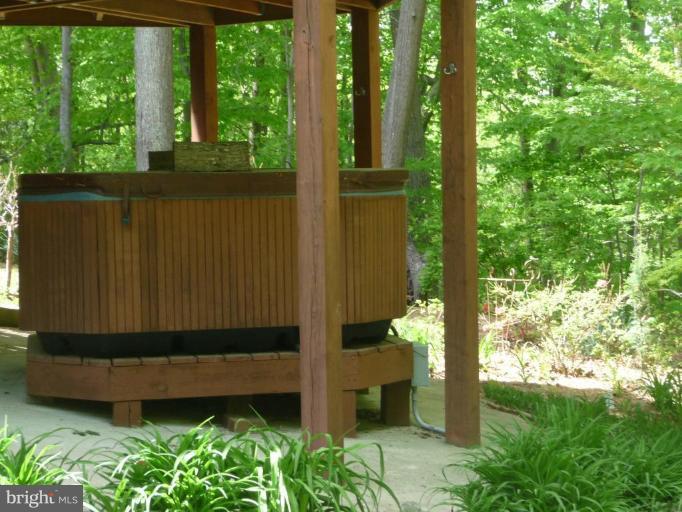 3165 Hickory Ridge Road Dunkirk, MD 20754 - Photo 26 of 30 a view of a backyard with tub