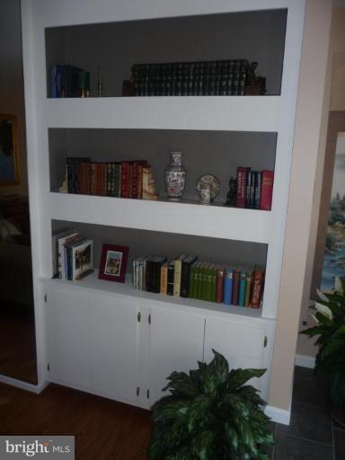 3165 Hickory Ridge Road Dunkirk, MD 20754 - Photo 10 of 30 a shelf with books and knick knacks on it