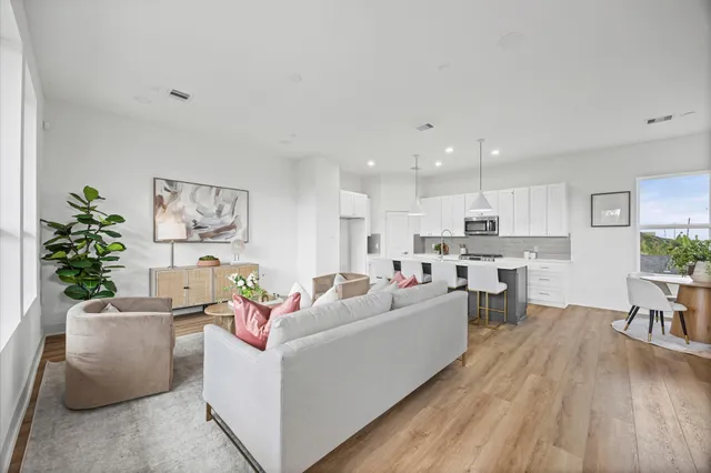 $2,850 | 5107 Avenue J, Houston, TX 77011