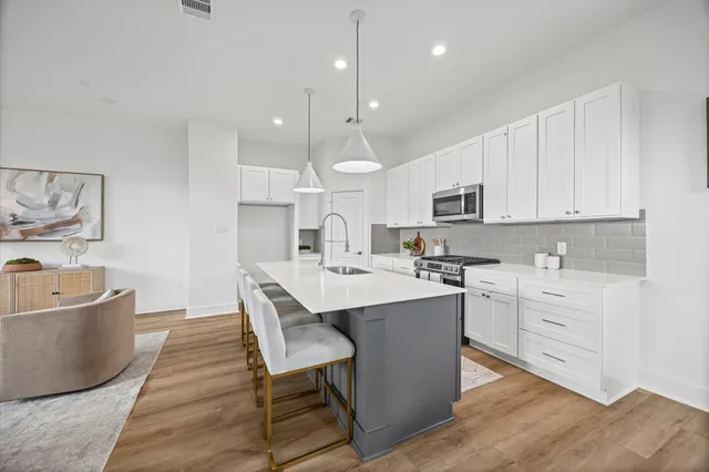 $2,850 | 5107 Avenue J, Houston, TX 77011