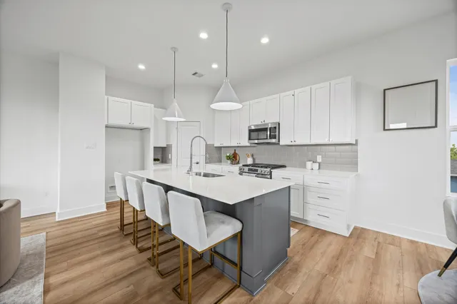 $2,850 | 5107 Avenue J, Houston, TX 77011