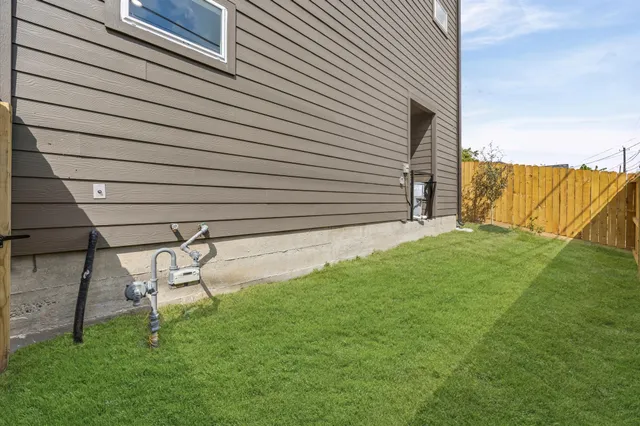 $2,850 | 5107 Avenue J, Houston, TX 77011