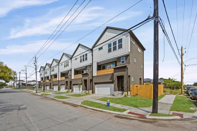 $2,850 | 5107 Avenue J, Houston, TX 77011