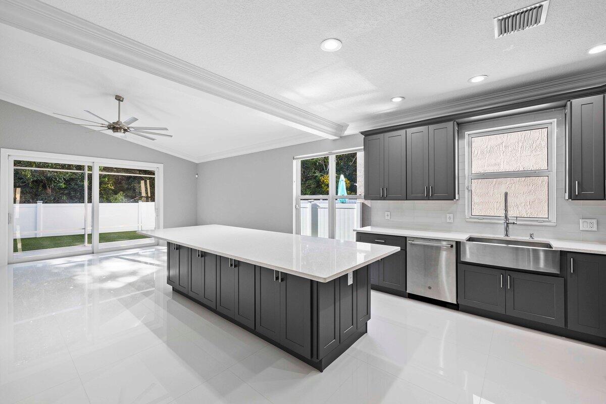 21238 Vía Fiore Boca Raton, FL 33433 - Photo 6 of 38 RWS_3613