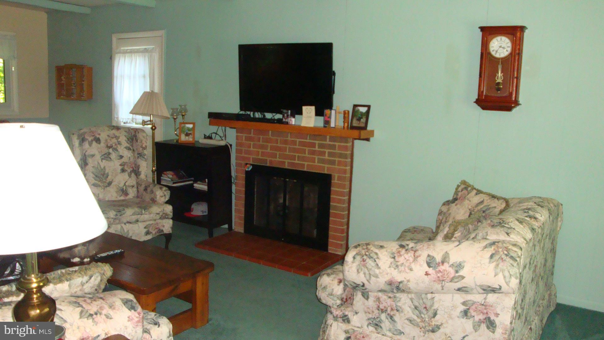 7233 Ridgeway Drive Manassas, VA 20112 - Photo 11 of 18 Family Room