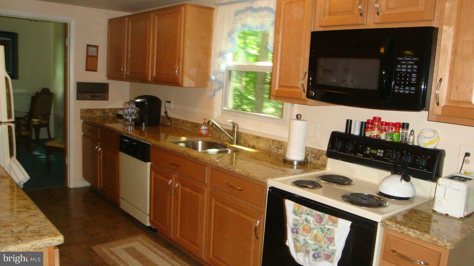7233 Ridgeway Drive Manassas, VA 20112 - Photo 8 of 18 Kitchen