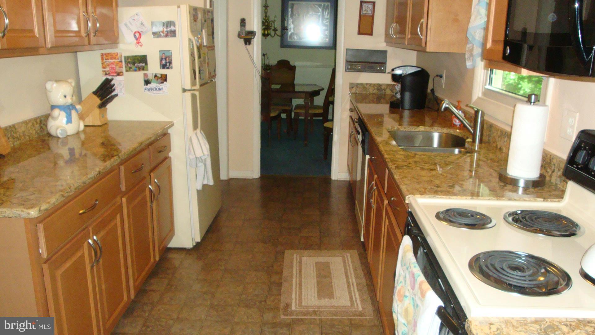 7233 Ridgeway Drive Manassas, VA 20112 - Photo 9 of 18 Kitchen