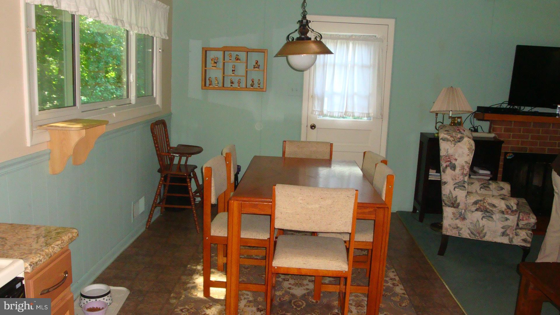 7233 Ridgeway Drive Manassas, VA 20112 - Photo 10 of 18 Kitchen