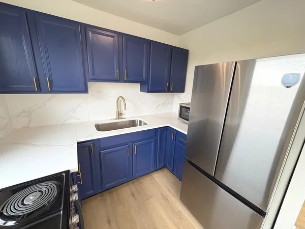 $149,900 | 2600 West Balmoral Avenue, Unit 402, Chicago, IL 60625