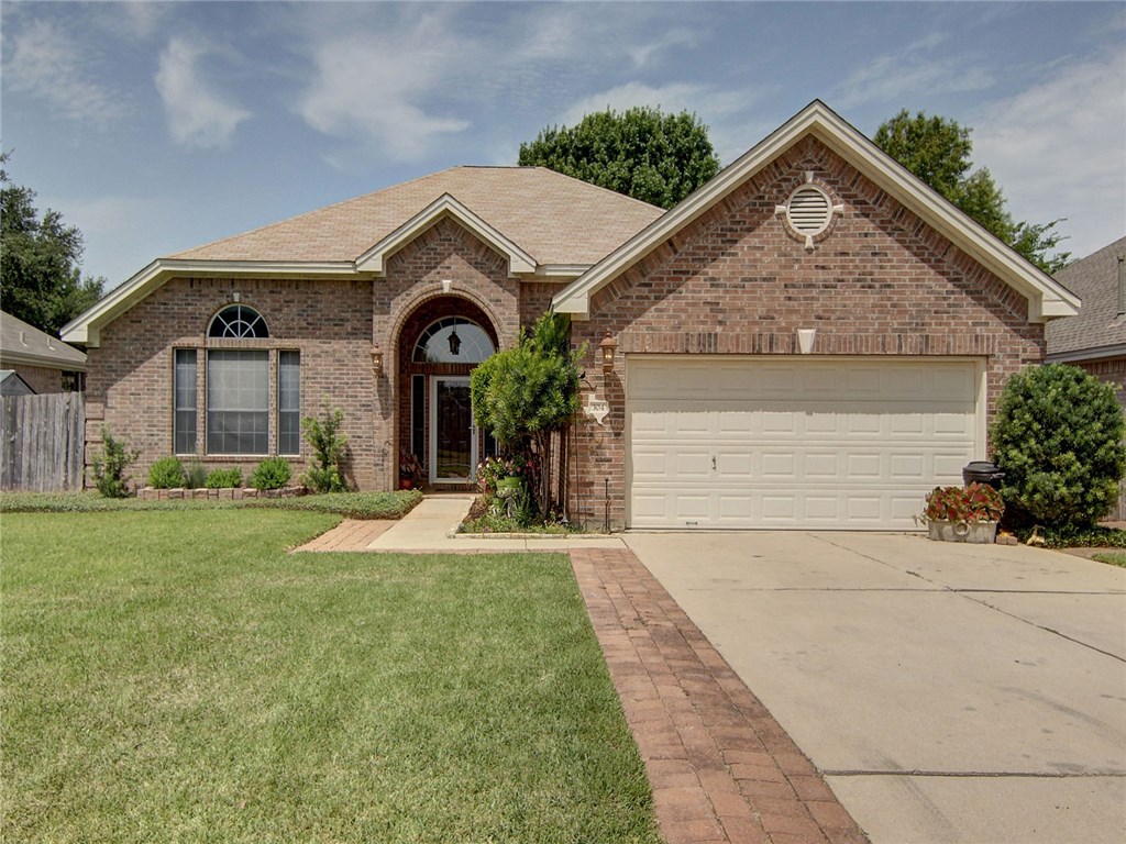 304 Derby Lane Georgetown, TX 78626 - Photo 1 of 1 a front view of a house with garden