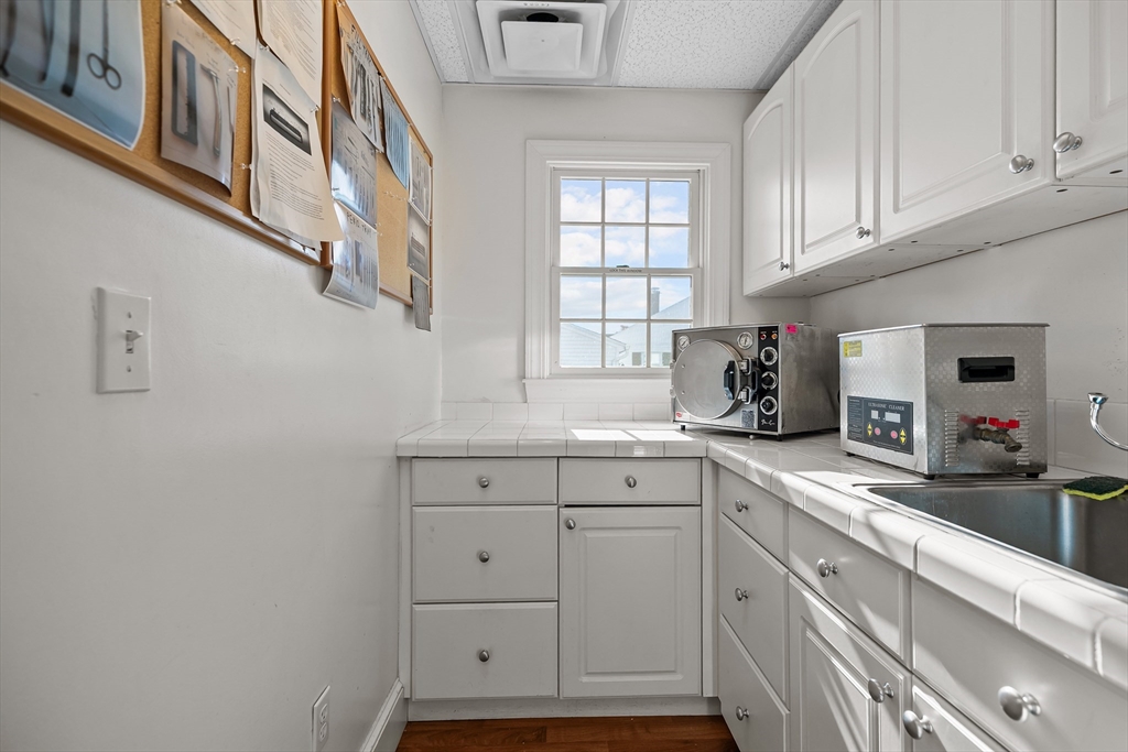 74 Valley Middletown Ri 02842 Middletown, RI 02842 - Photo 10 of 42