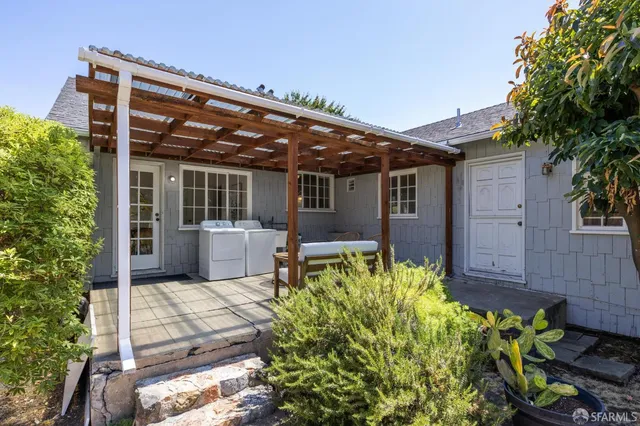 $1,898,000 | 1115 Capuchino Avenue, Burlingame, CA 94010